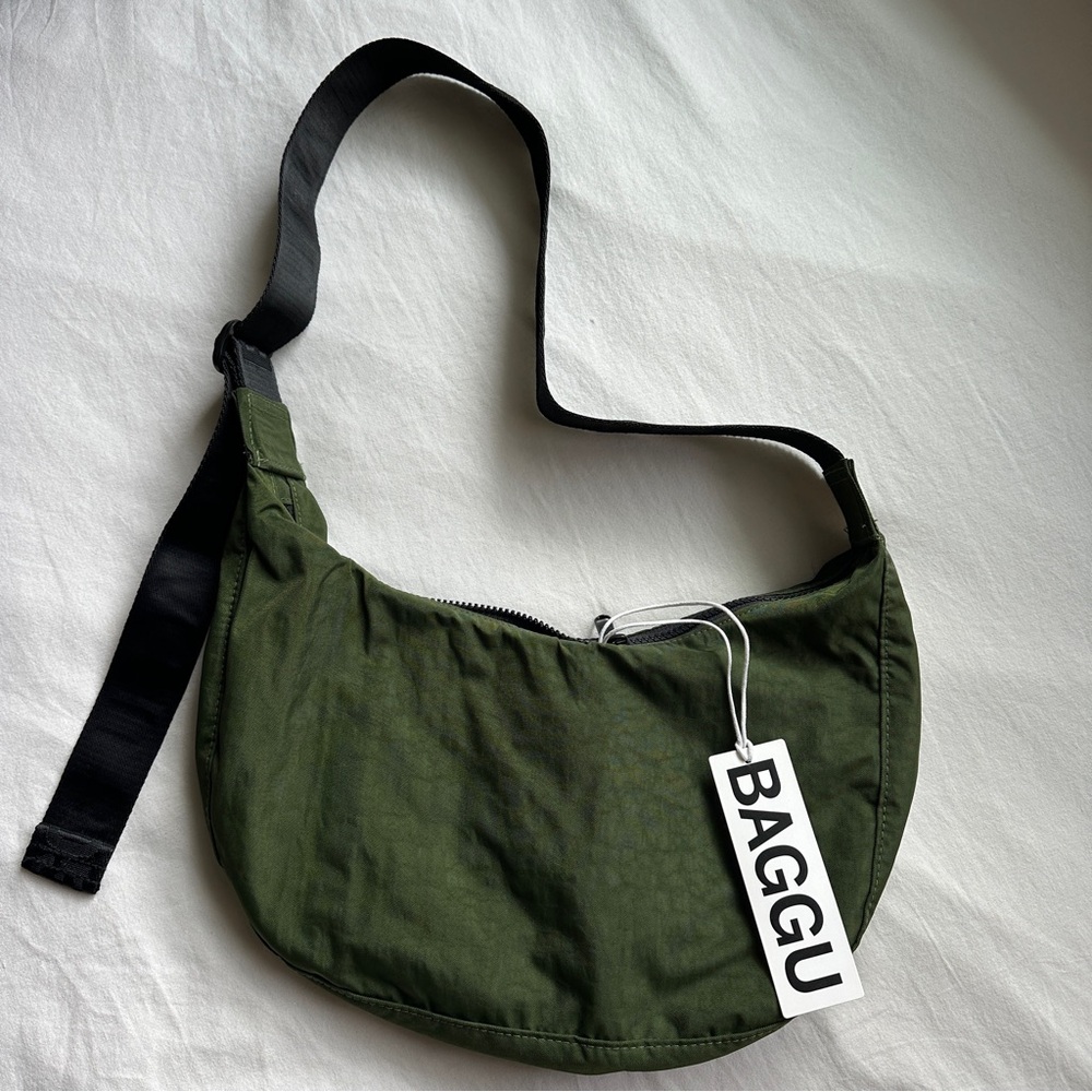 BAGGU Medium Nylon Crescent Bag (Bay Laurel)